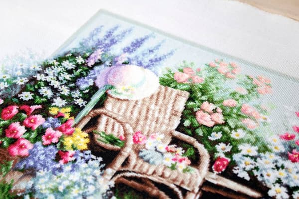 Broderikit Luca-S B2344 - "Blomstrende have" 43x28 cm