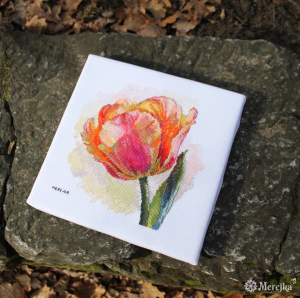 Broderikit Merejka K-248 - "Papegøjetulipan" 21x21 cm