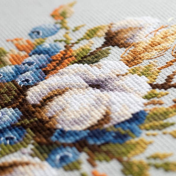 Broderikit Magic Needle "Blommande bomull och blåbär" 18x23 cm