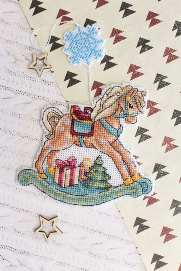 Broderisett Plastic Canvas MP Studia "Hest" 11x11 cm