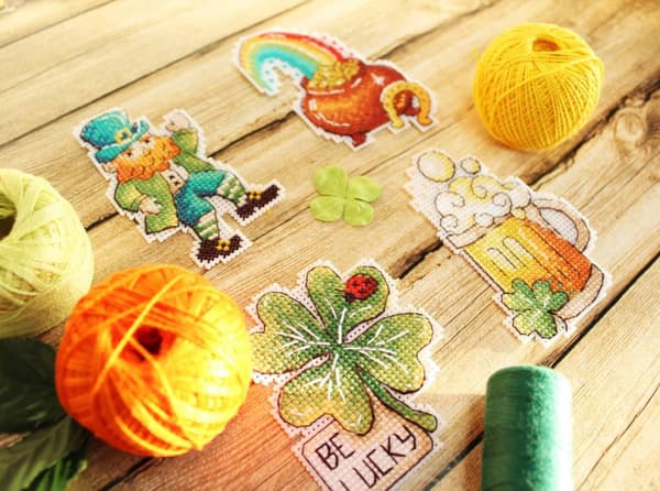 Broderisett Plastic Canvas MP Studia "St. Patricks dag" 6x8 cm