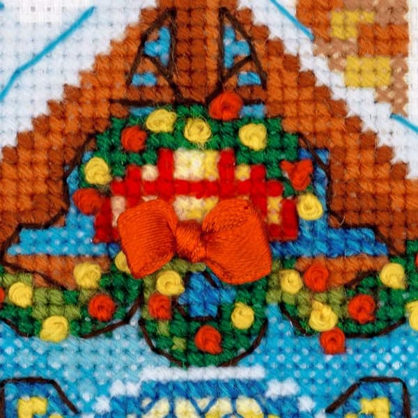 Broderikit Riolis "Hus med slæde" 15x15 cm