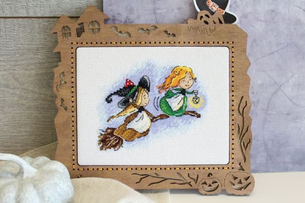 Broderisett MP Studia "Flyr på kost" 13x11 cm