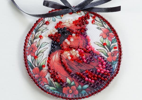 Perlebroderi Abris Art "Rød kardinal" 13.2x6.6 cm
