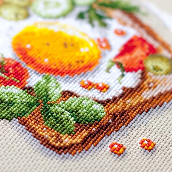 Broderikit Magic Needle "Stekta ägg på rostat bröd" 16x16 cm