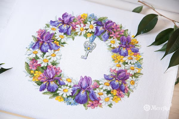 Broderikit Merejka K-108 - "Krans med iris" 25x26 cm