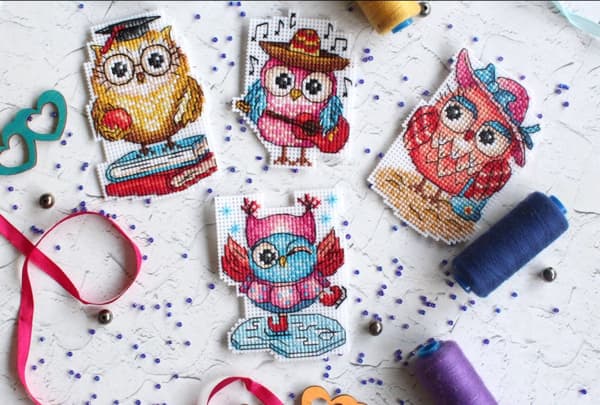 Broderikit Plastik Canvas MP Studia "Uglehistorier" 6x7 cm