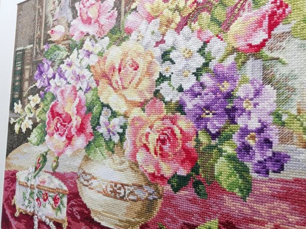 Broderisett Alisa "Roser i stuen" 39x33 cm