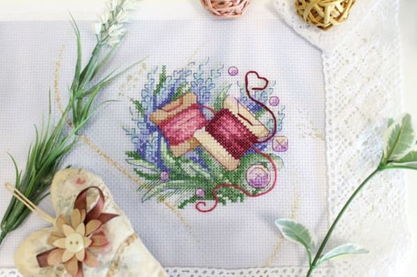 Broderikit MP Studia "Håndlavet. Spoler" 10x10 cm