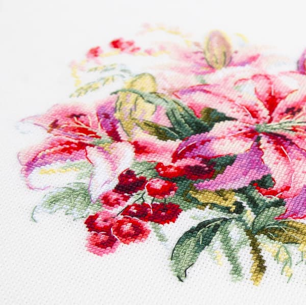 Broderisett Magic Needle "Rosa liljer" 18x18 cm