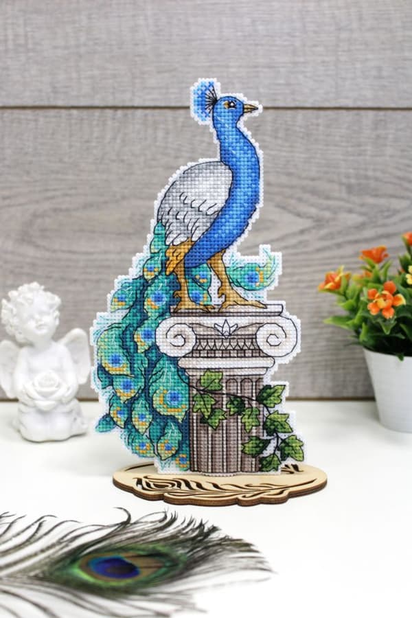 Broderikit Plastik Canvas MP Studia "Kongelig påfugl" 11x20 cm
