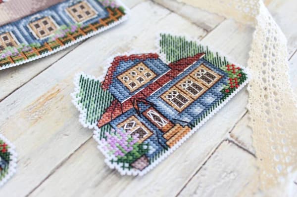 Broderikit plastic canvas MP Studia "Små hus" 9x6 cm