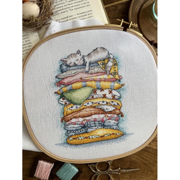 Broderikit Andriana "Sovende kat" 13.5x16 cm