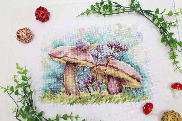Broderikit MP Studia "I sommar­skogen" 24x18 cm