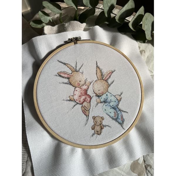 Broderikit Andriana "Sovende kaniner" 12x16.5 cm