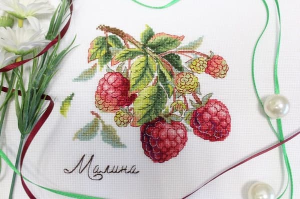 Broderisett MP Studia "Naturens gaver. Bringebær" 13x14 cm