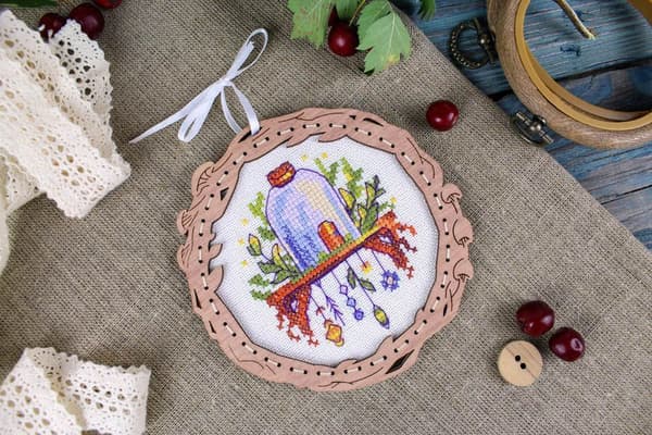 Broderikit med ramme MP Studia "Miniature - Hus på hylde" 11x11cm