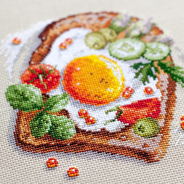 Broderikit Magic Needle "Stegte æg på ristet brød" 16x16 cm