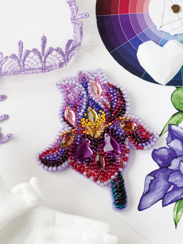 Broderikit med pärlor Abris Art "Ametistiris" 7.3x8.9 cm