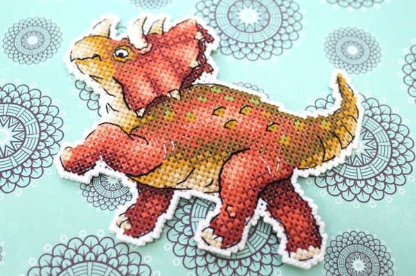 Broderikit plastic canvas MP Studia "Dinosaurier" 12x9 cm