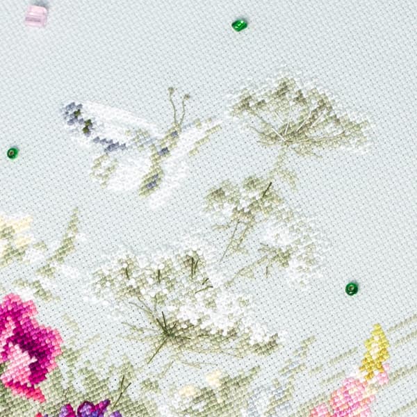 Ristipistopakkaus Magic Needle "Maalaiskukkakimppu" 40 x 25 cm