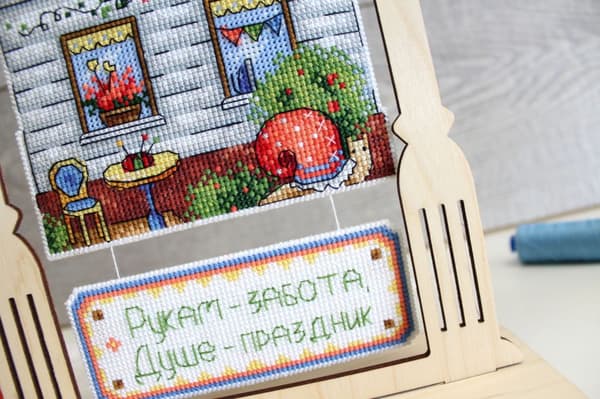 Broderisett Plastic Canvas MP Studia "Handarbetshus" 13x21 cm
