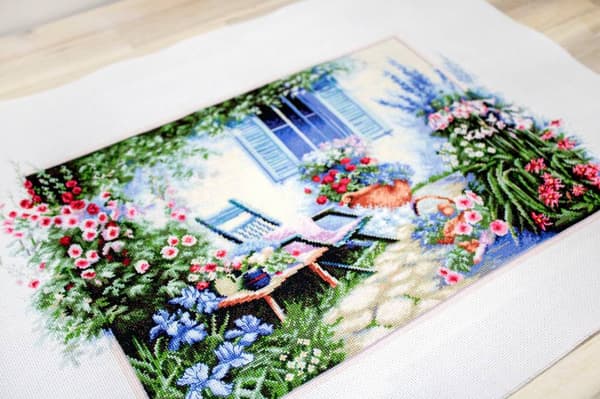 Broderikit Luca-S B2342 - "Blomsterhave" 42x28 cm