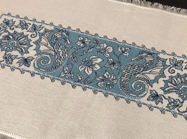 Broderikit Riolis "Serviet/Panel Søhest" 62x32, 45x16 cm
