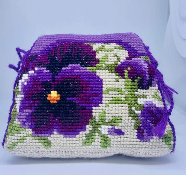 Broderikit Riolis "Pensénåldyna" 11x8 cm