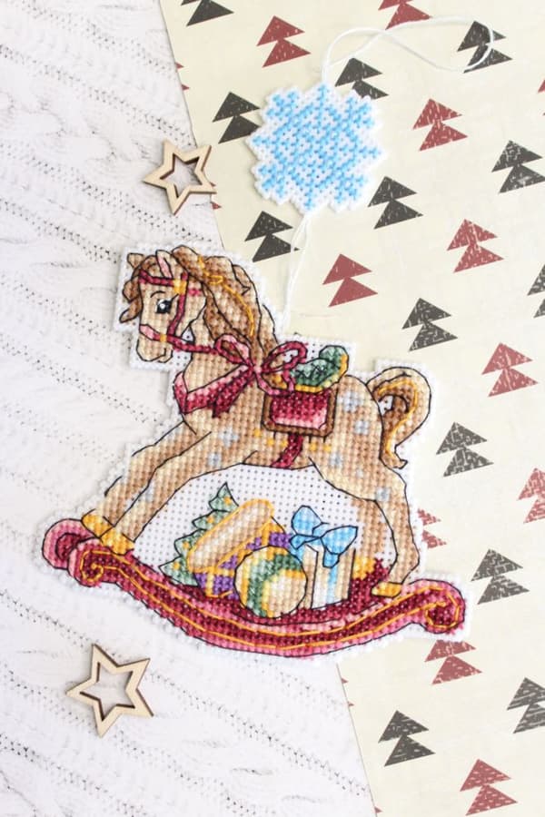 Broderisett Plastic Canvas MP Studia "Hest" 11x11 cm