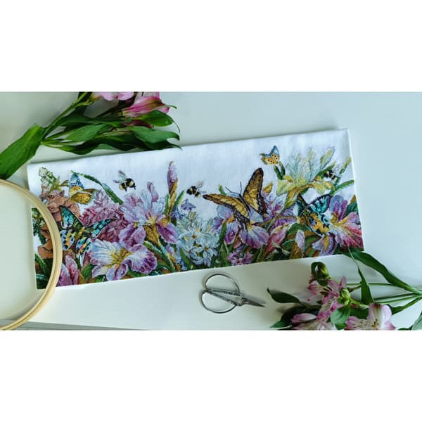 Broderisett Andriana "Iris i blomst" 44x16 cm
