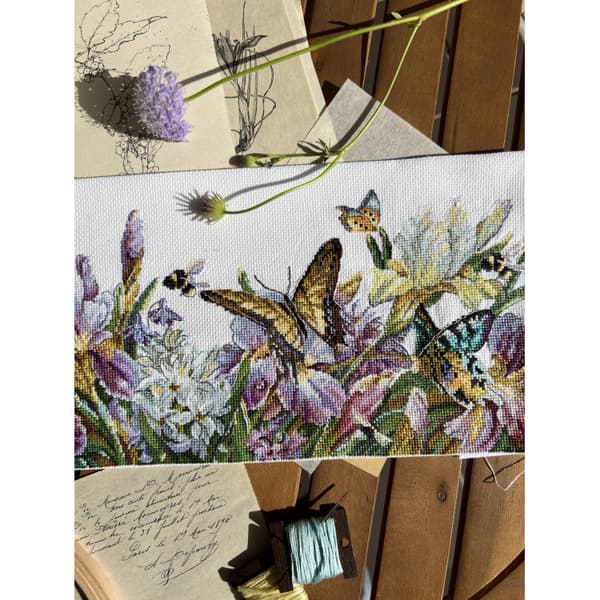Broderikit Andriana "Iris i blomst" 44x16 cm
