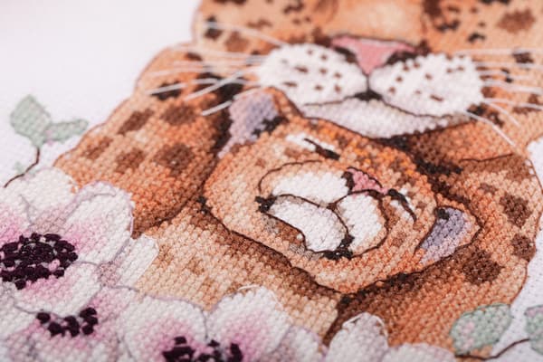 Broderikit Klart "Mor og barn. Leoparder" 19,5x17,5cm