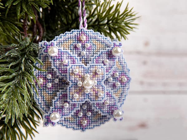 Broderikit Plastik Canvas Panna "Julepynt. Lilla kugle" 8.5x8.5cm