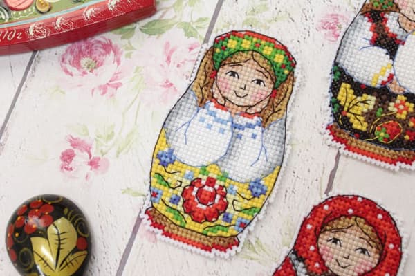 Broderisett Plastic Canvas MP Studia "Dukker" 5x9 cm
