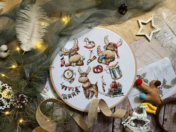 Broderikit Andriana "Prov. Festlig älg" 21x21 cm