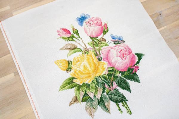 Broderikit Luca-S BU4003 - "Gule roser og Bengalroser" 25x30 cm