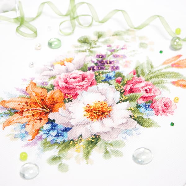 Broderisett Magic Needle "Myke blomster" 26x19 cm