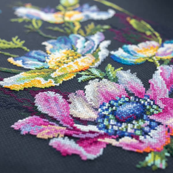 Broderisett Magic Needle "Anemonenes hemmelighet" 40x30 cm