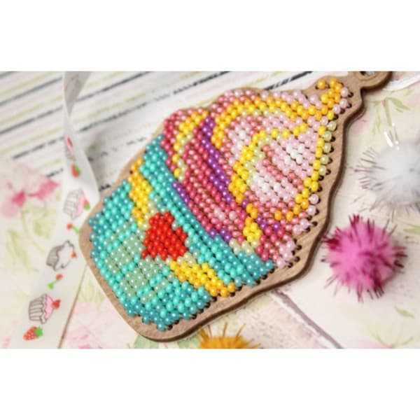 Broderikit med perler MP Studia "Juletrepynt - Kake" 6x9 cm