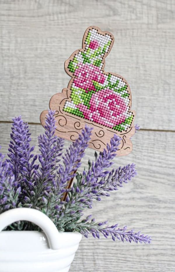 Träbroderi MP Studia "Blomsterpåsk" 8x21 cm