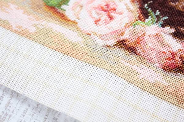 Broderikit Petit point Luca-S "Kurv med roser" 30x24 cm