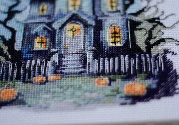 Broderisett Abris Art "Spøkelseshus" 17x20cm