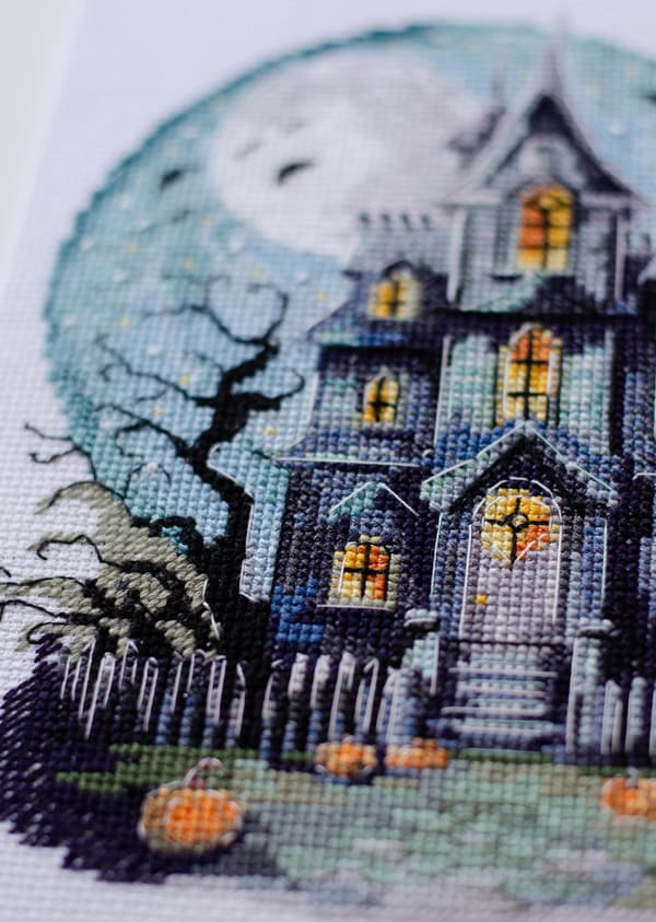 Broderisett Abris Art "Spøkelseshus" 17x20cm