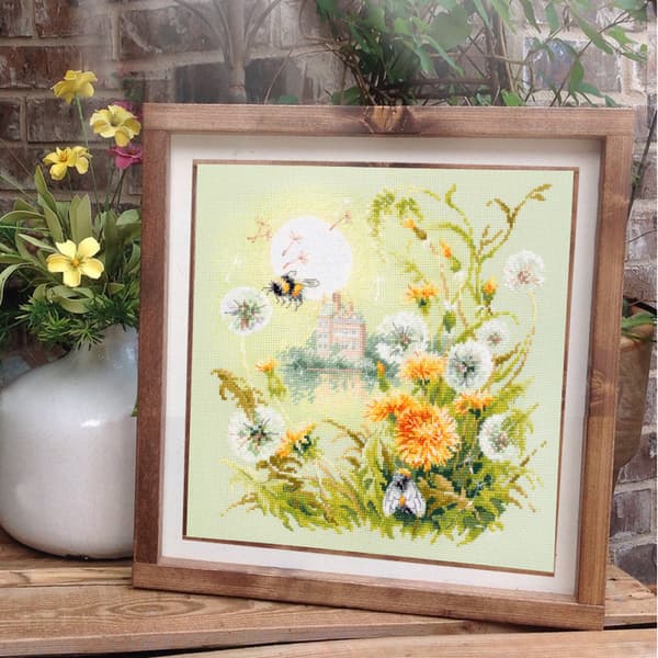 Broderisett Magic Needle "Engelfortellinger. Humle" 26 x 26 cm