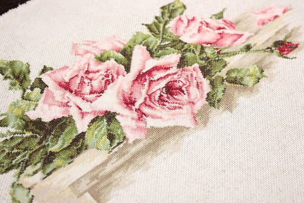 Broderisett Luca-S BL22400 - "Rosa roser" 32x17 cm