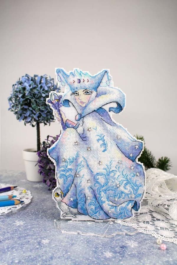 Broderikit Plastik Canvas MP Studia "Snedronningen" 20x13cm