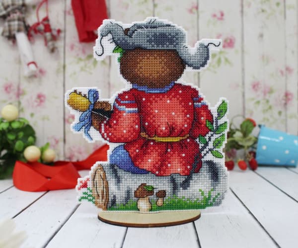 Broderikit plastic canvas MP Studia "Glad björn" 12x15 cm
