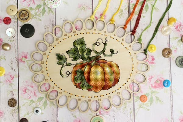 Träbroderi MP Studia "Pumpa. organisatör" 20x16 cm