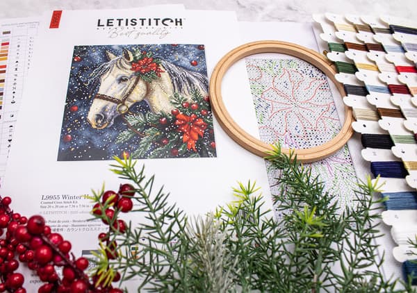 Broderikit LetiStitch L9955 - "Vinterhest" 20x20 cm